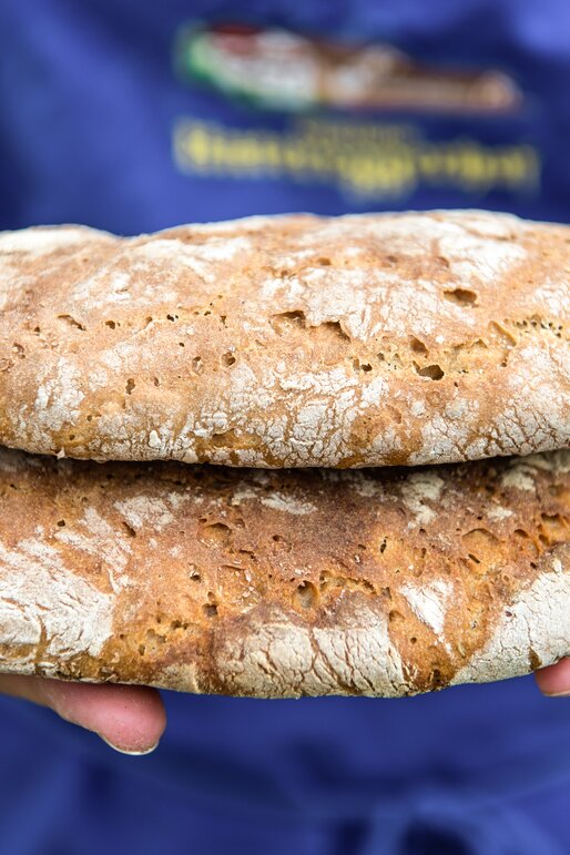 Pane fatto in casa | © Helmuth Rier Due pagnotte fatte in casa | © Helmuth Rier