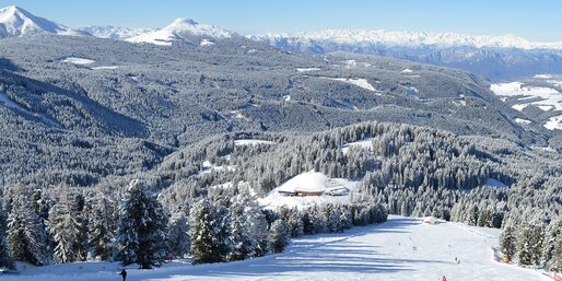 view over the alps | © Ph. T.Ondertoller nice view from the slopes to the Austrian boarder | © Ph. T.Ondertoller